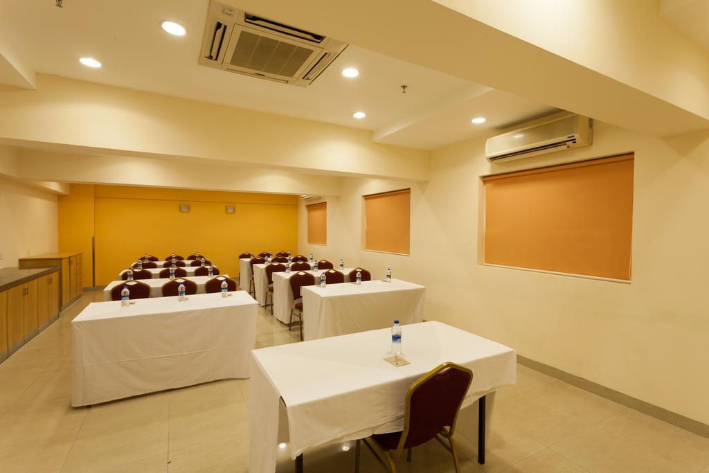 Hotel Ahmedabad Vastrapur Exterior foto