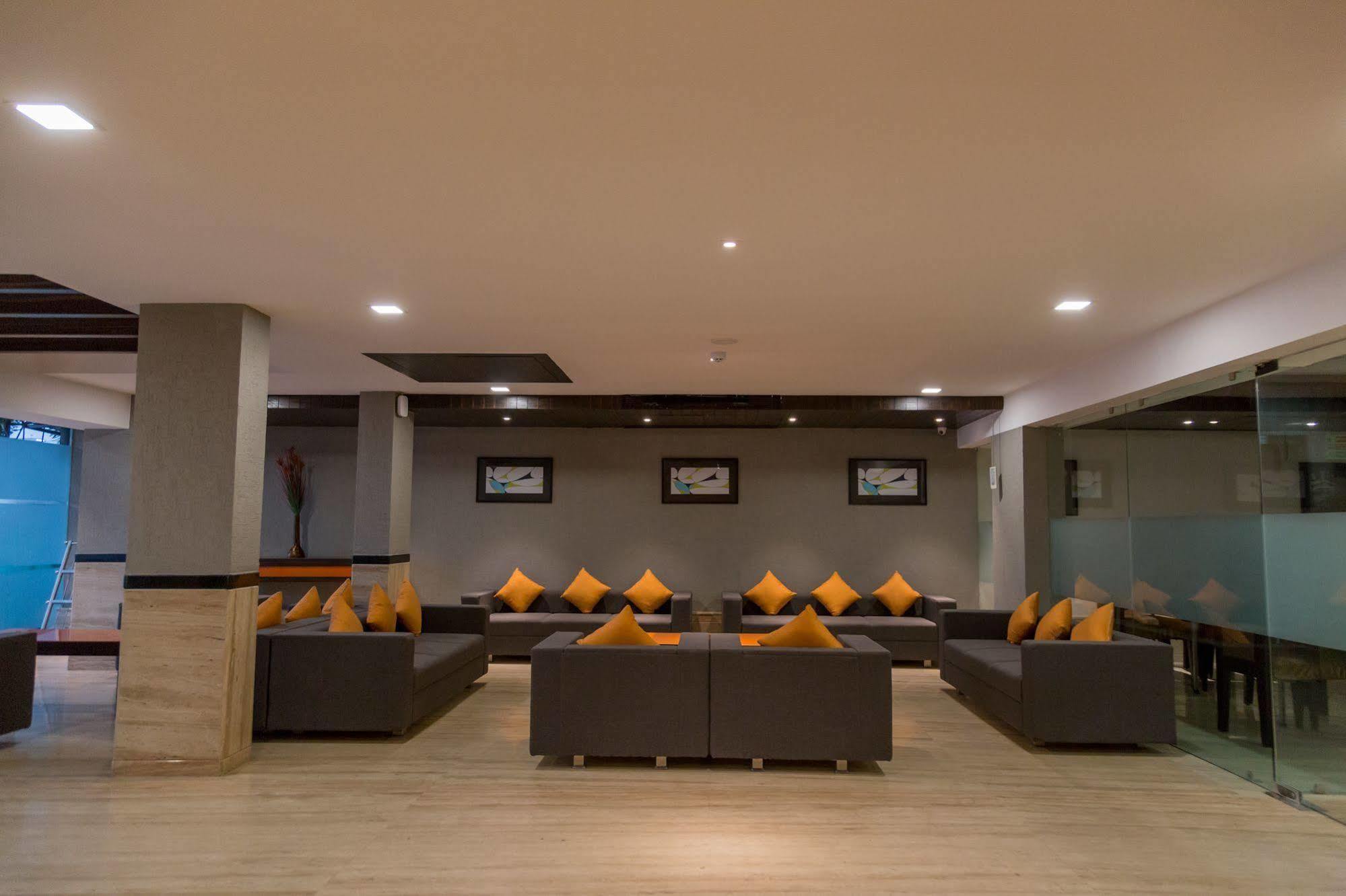 Hotel Ahmedabad Vastrapur Exterior foto