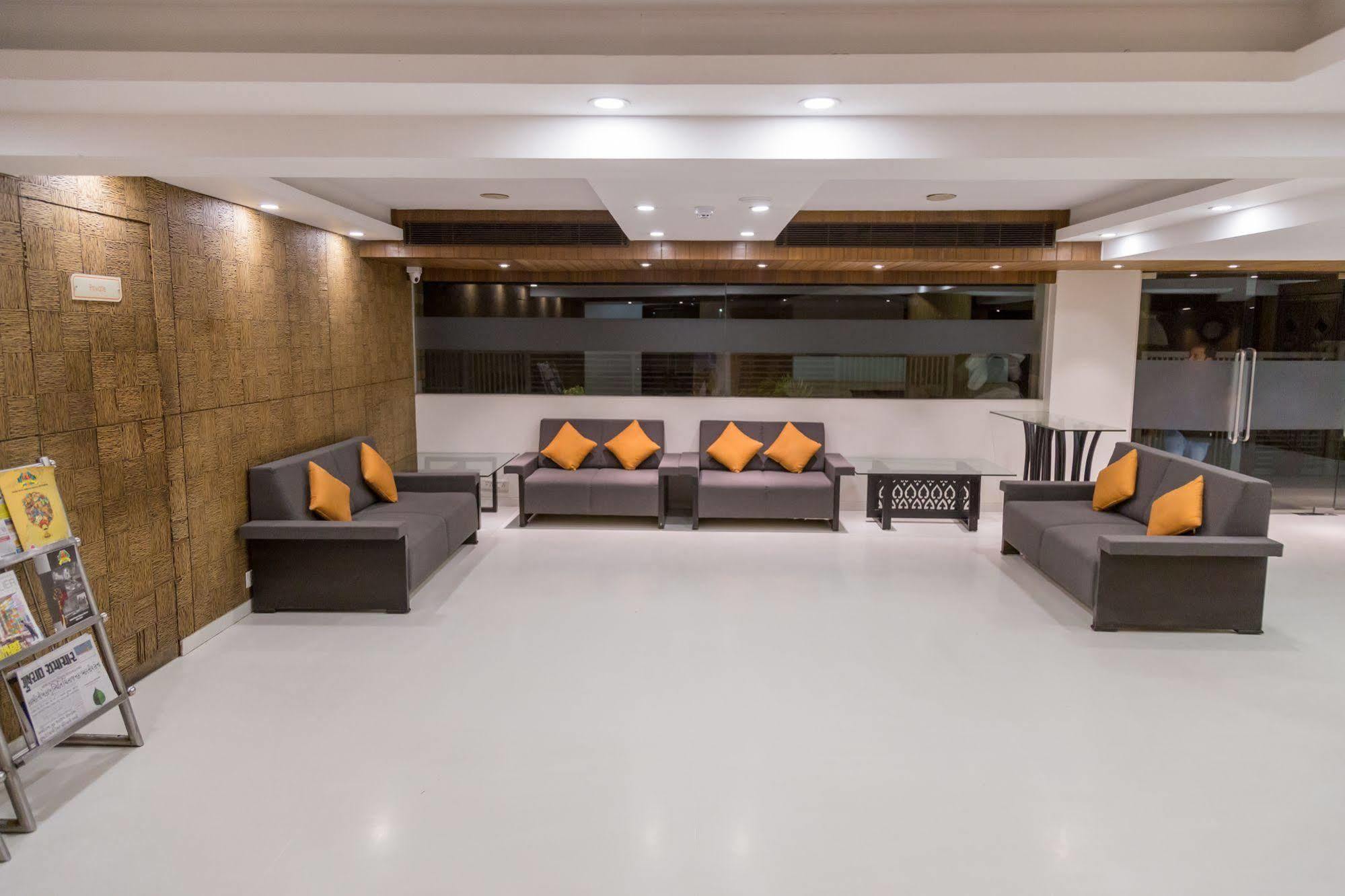 Hotel Ahmedabad Vastrapur Exterior foto