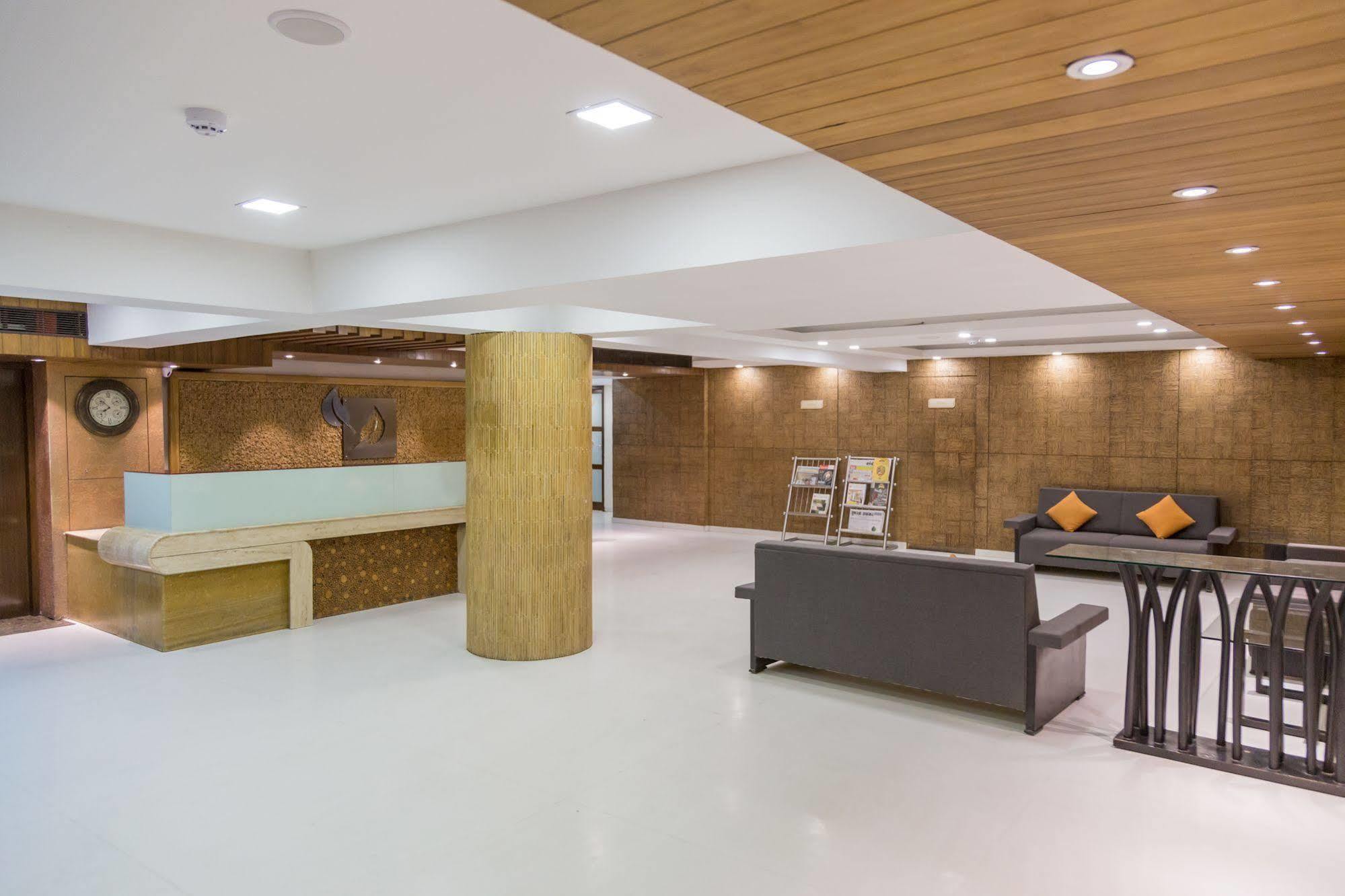 Hotel Ahmedabad Vastrapur Exterior foto