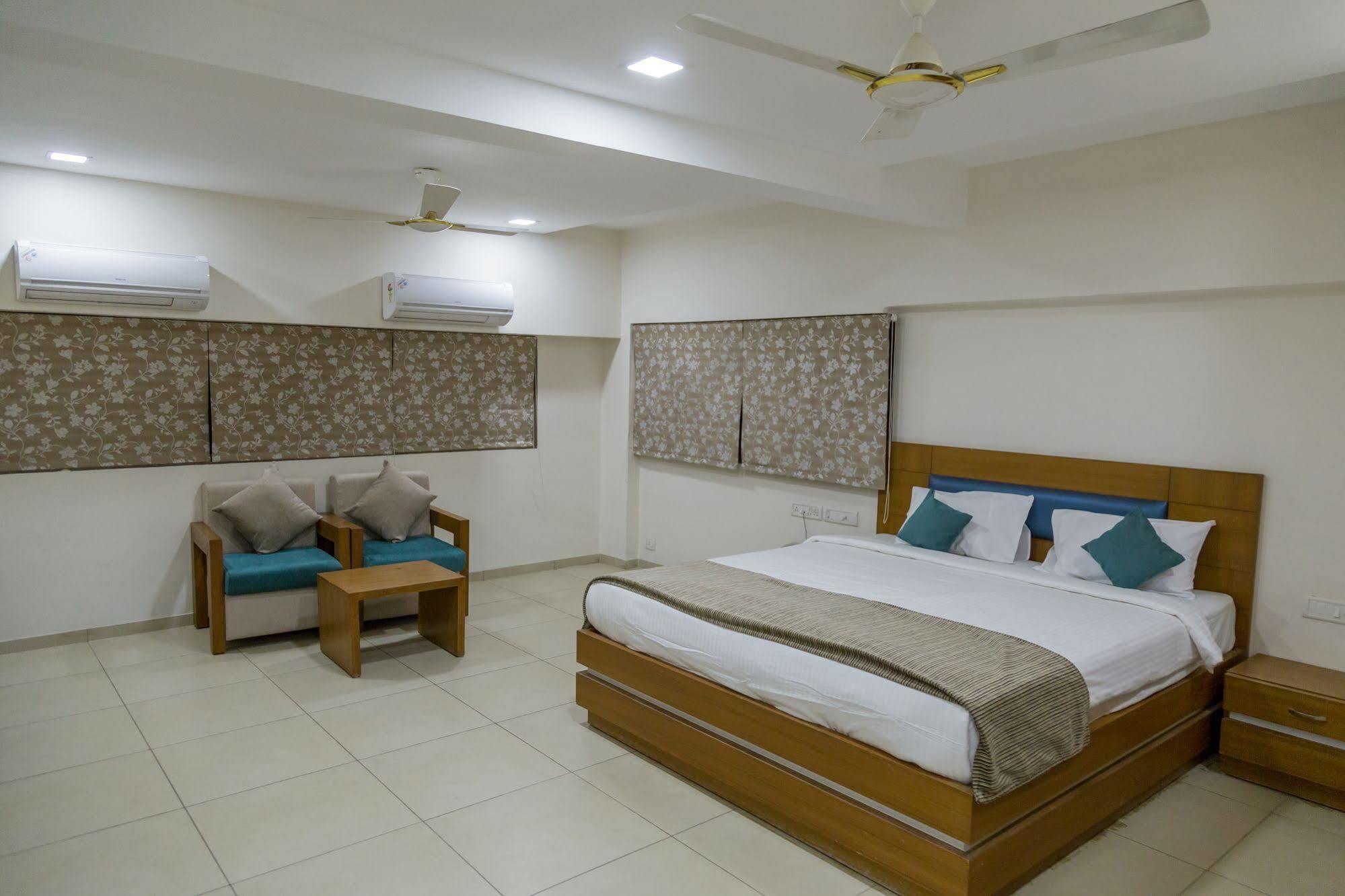 Hotel Ahmedabad Vastrapur Exterior foto