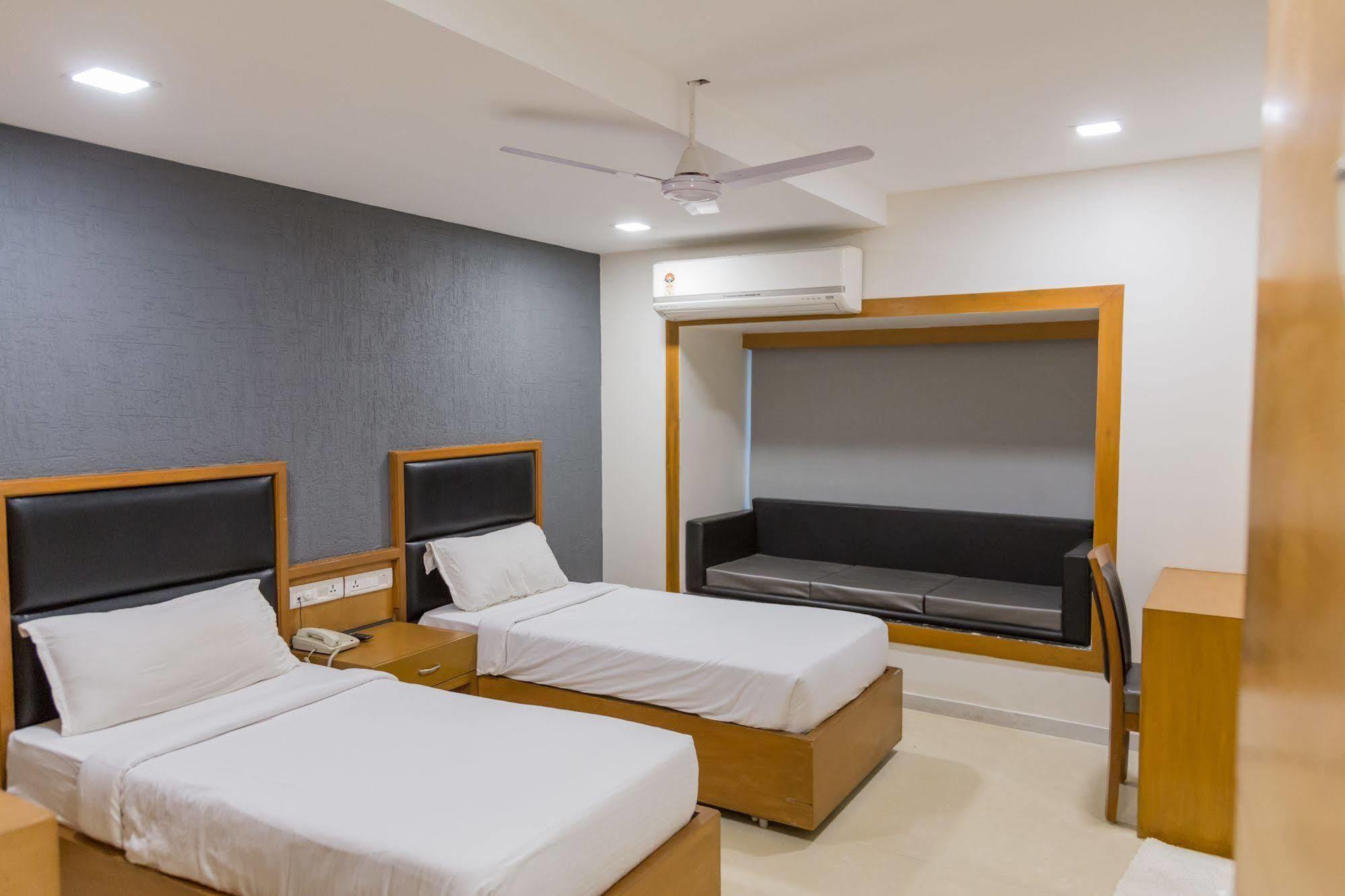 Hotel Ahmedabad Vastrapur Exterior foto