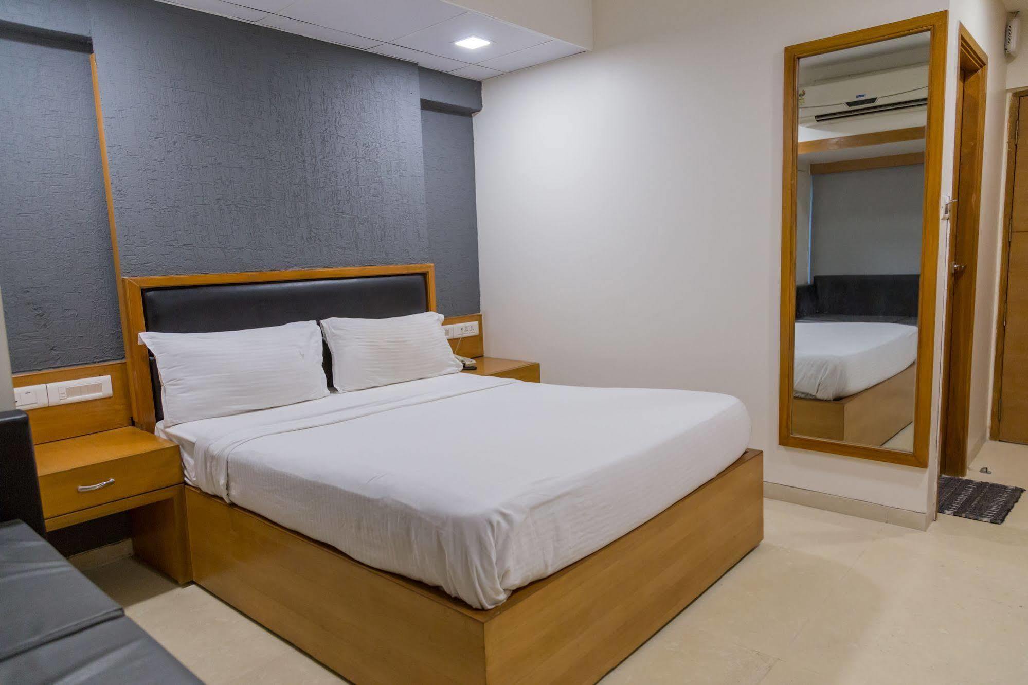 Hotel Ahmedabad Vastrapur Exterior foto